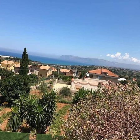 Appartamento In Villa Splendente Кастелламмаре-дель-Гольфо Екстер'єр фото